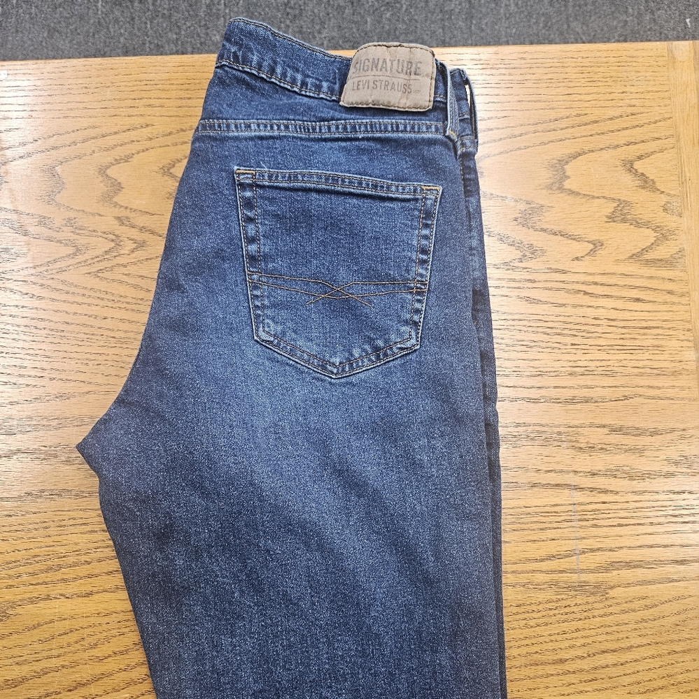 Mens signature jeans 33x32 athletic fit